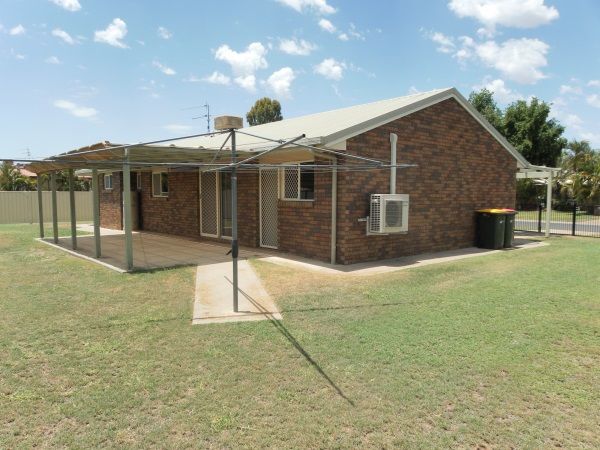 14 STATESMAN Drive, EMERALD, QLD 4720
