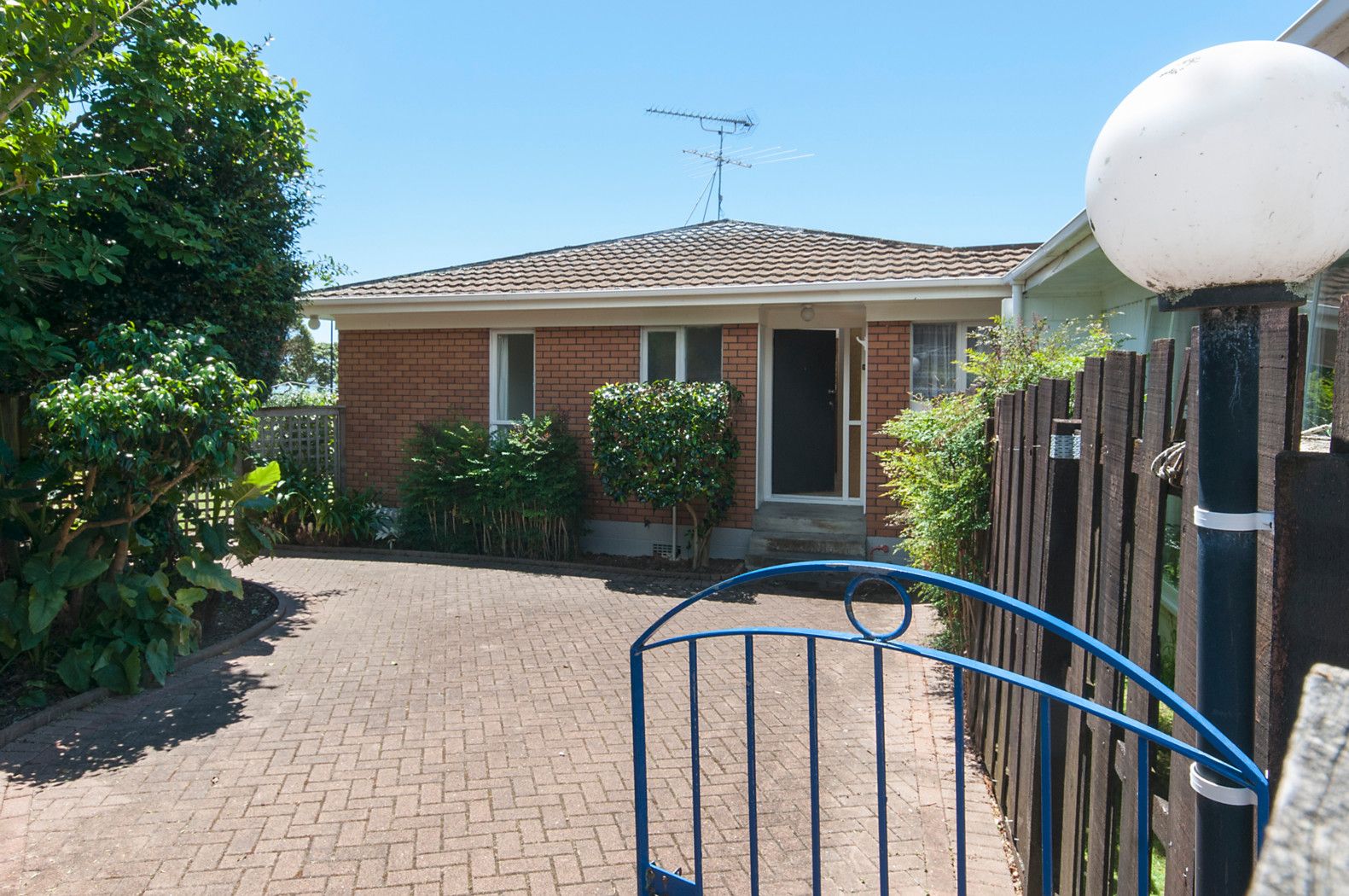 10b Tuscan Place, HALF MOON BAY, Manukau City
