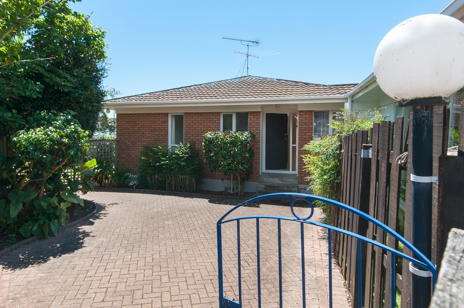 10b Tuscan Place, HALF MOON BAY, Manukau City