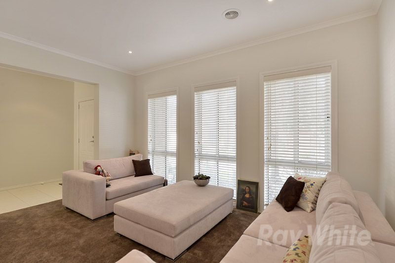 24 Watling Grove, FERNTREE GULLY, VIC 3156