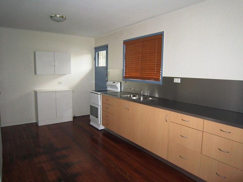 64 Dobbs Street, HOLLAND PARK WEST, QLD 4121