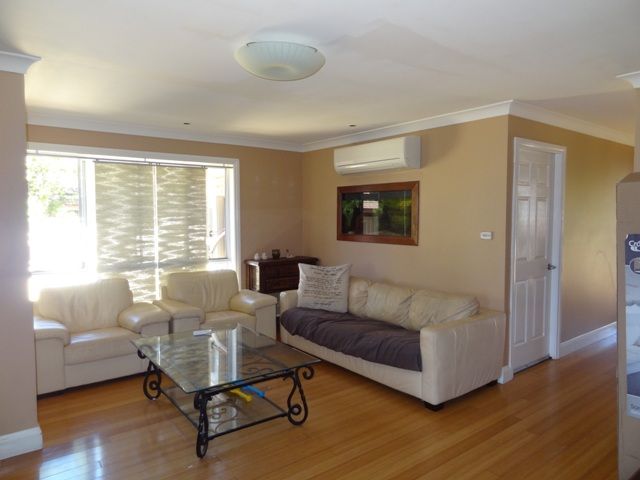 11 Corvus Close, GLENMORE PARK, NSW 2745