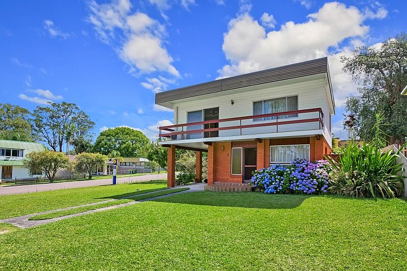 2 Grevillea Crescent, BERKELEY VALE NSW 2261