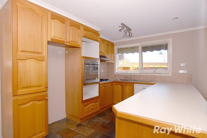 2 Robinvale Court, ENDEAVOUR HILLS, VIC 3802