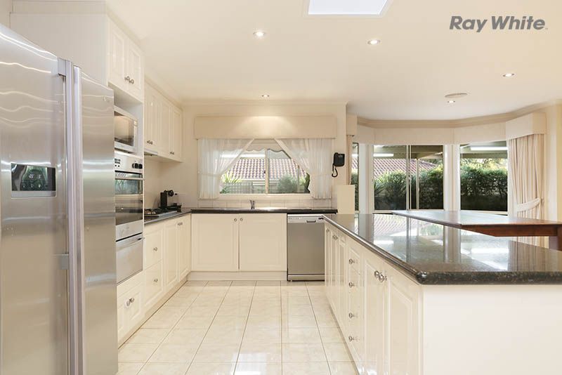 3 Whiteley Parade, TAYLORS LAKES, VIC 3038