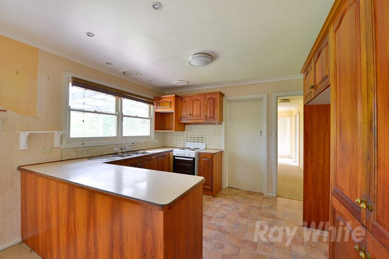 24 McComb Crescent, BAYSWATER, VIC 3153