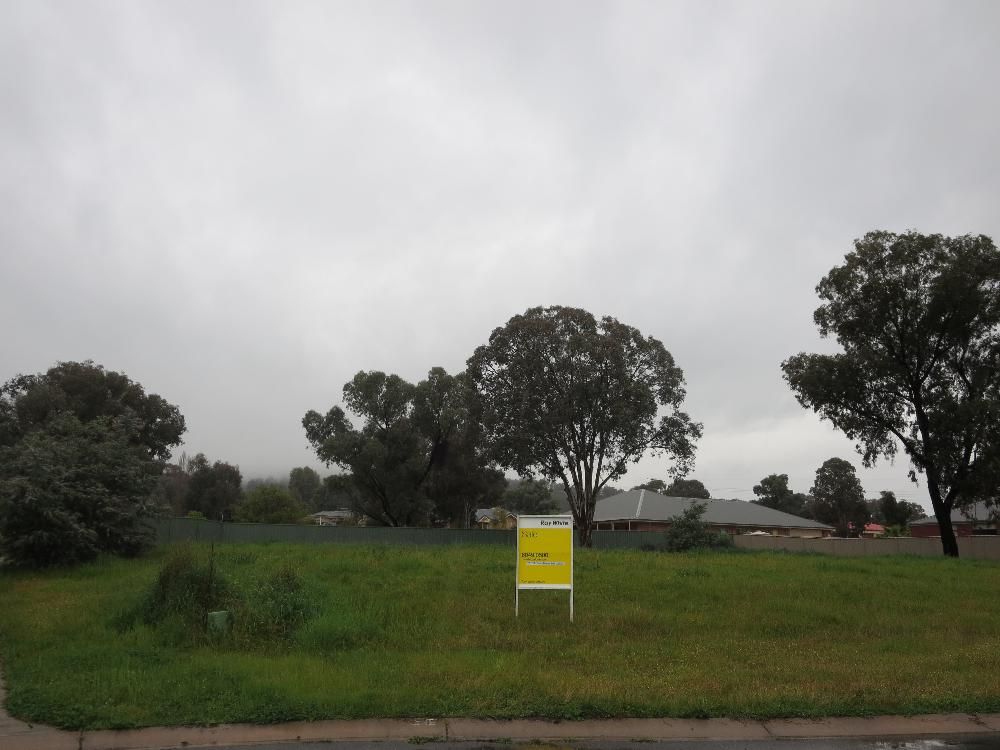 21 Chafia Place, LAVINGTON, NSW 2641