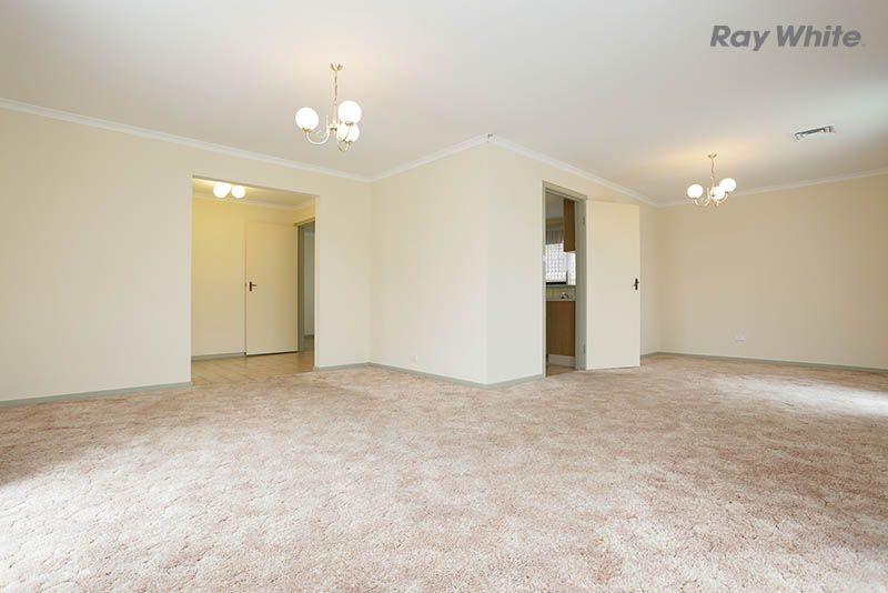 9 Kialoa Court, TAYLORS LAKES, VIC 3038