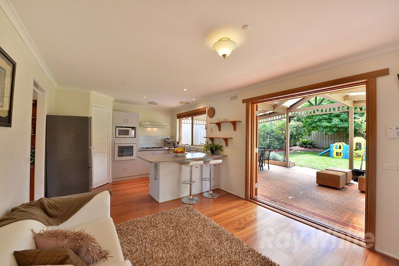 1 Sheraton Crescent, FERNTREE GULLY, VIC 3156