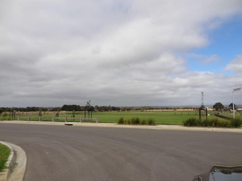8 Parkfront Drive, LEOPOLD, VIC 3224