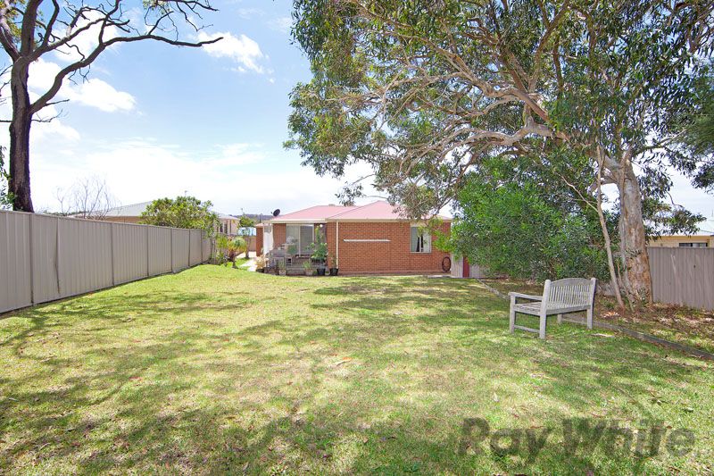 7 Winchester Drive, LAKE MUNMORAH, NSW 2259