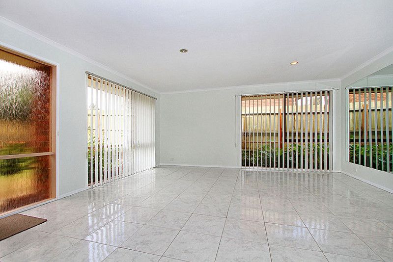15 Warburton Court, MILL PARK, VIC 3082