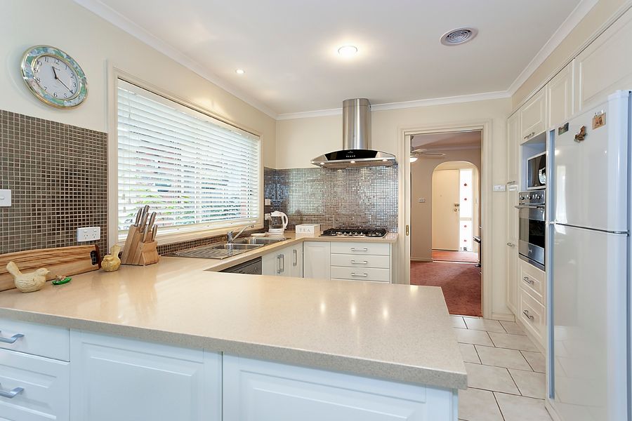 25 Bernard Drive, MELTON SOUTH, VIC 3338