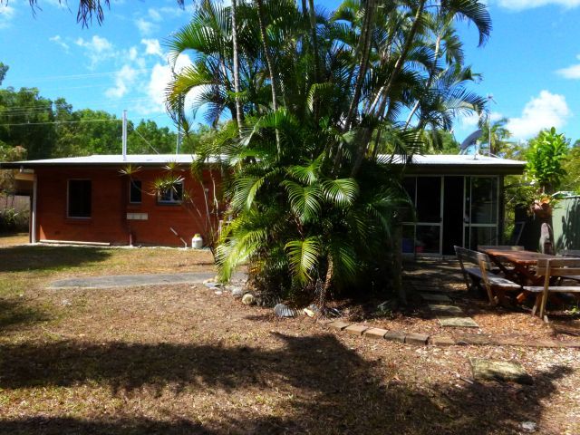 HOLLOWAYS BEACH, QLD 4878