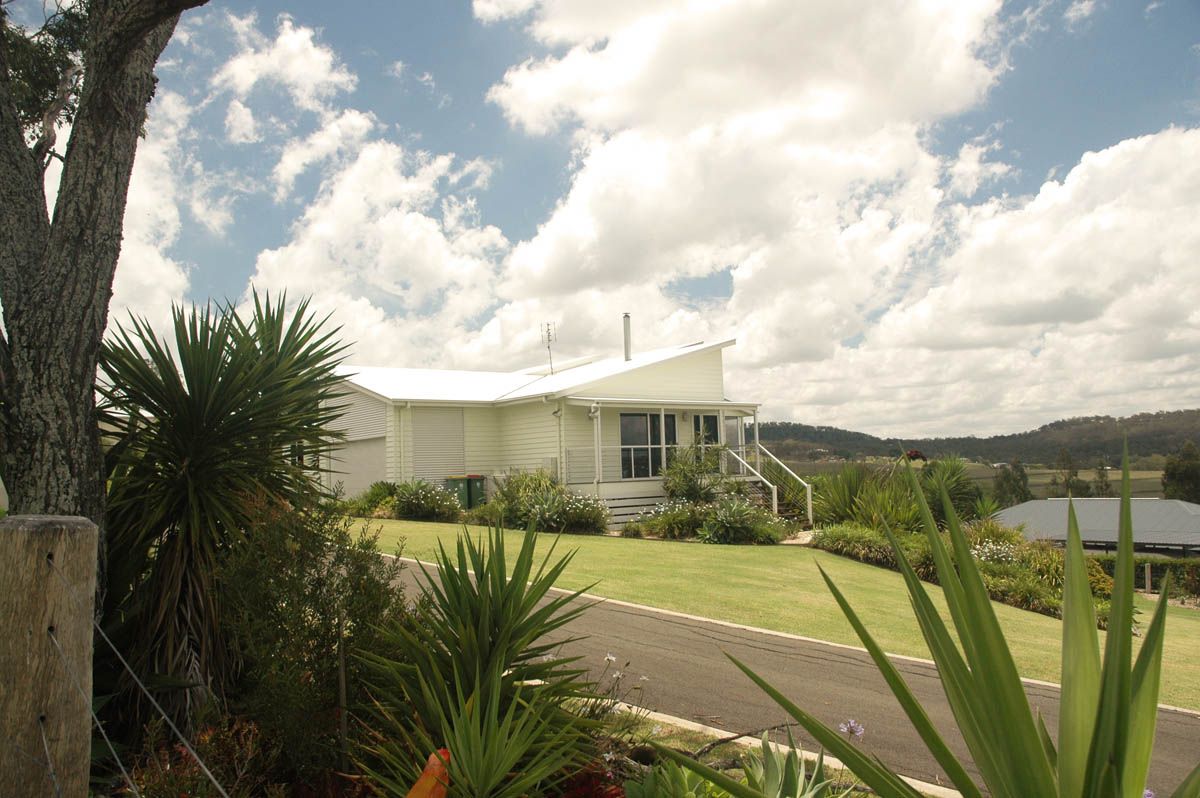6 Manikato Drive, HODGSON VALE QLD 4352