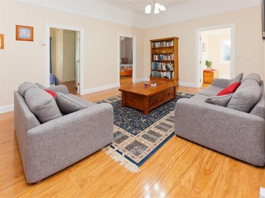 19 Framont Avenue, HOLLAND PARK, QLD 4121