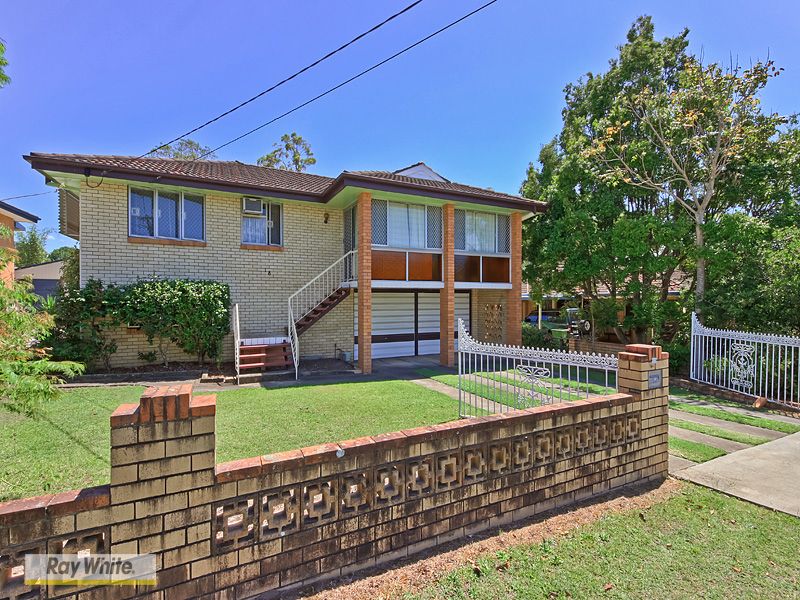 18 Waratah Drive, CLONTARF, QLD 4019