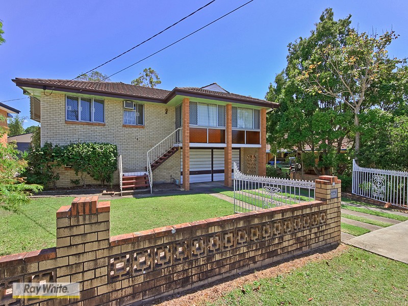 18 Waratah Drive, CLONTARF, QLD 4019