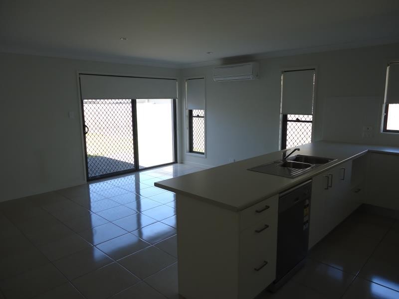 16 Emerson Road, WINDAROO, QLD 4207