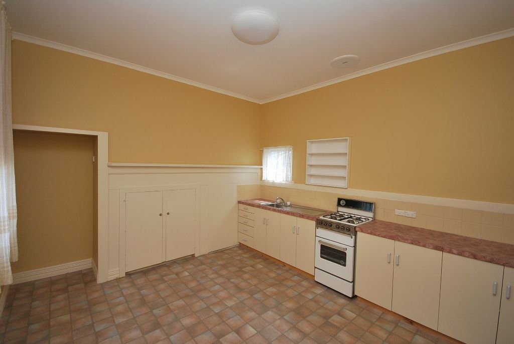 2/811 Doveton Street North, SOLDIERS HILL, VIC 3350