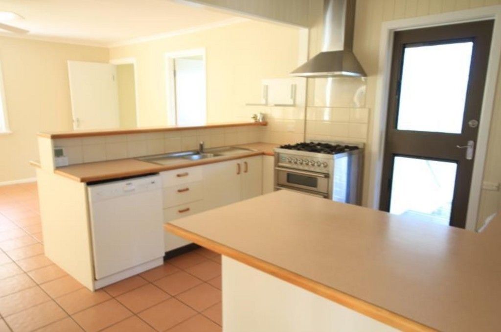 17 Love Street, HOLLAND PARK, QLD 4121