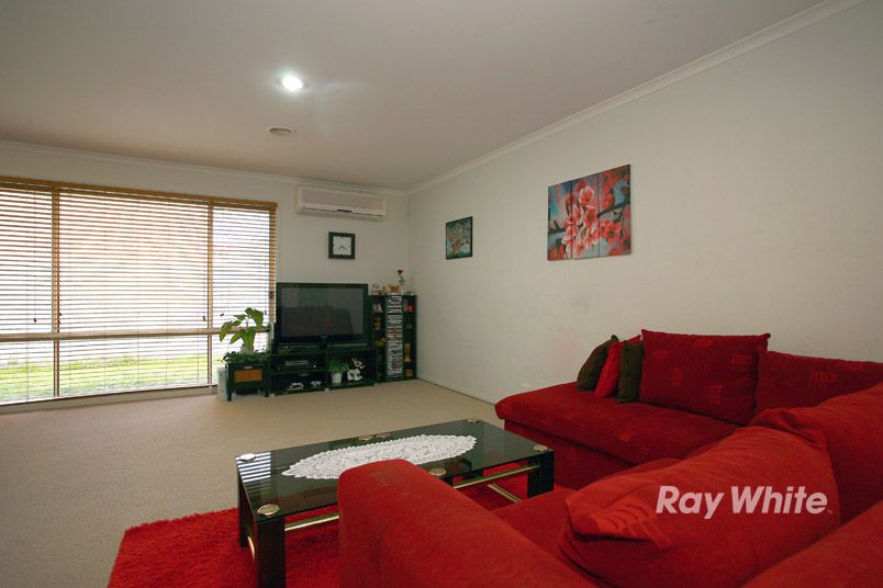 33 Carboni Crescent, LYNBROOK, VIC 3975