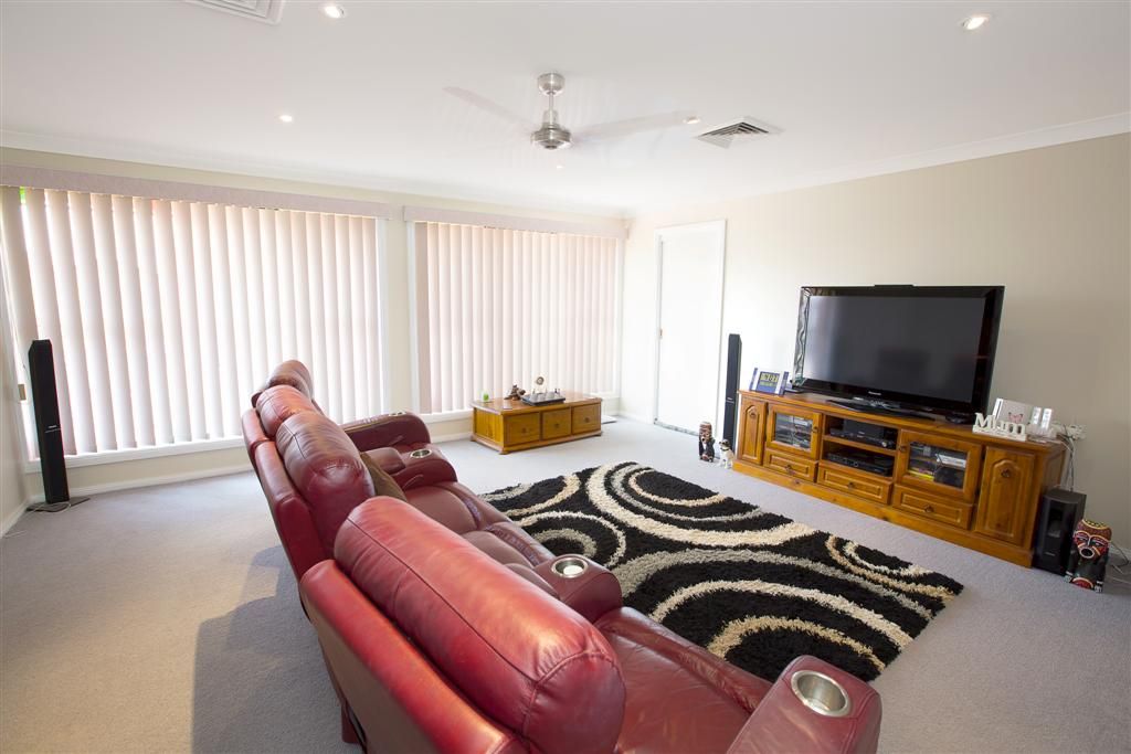 14 Prunus Close, GLENMORE PARK, NSW 2745