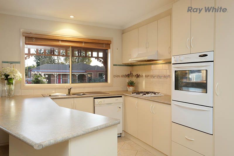 1 Oakwood Court, HILLSIDE, VIC 3037