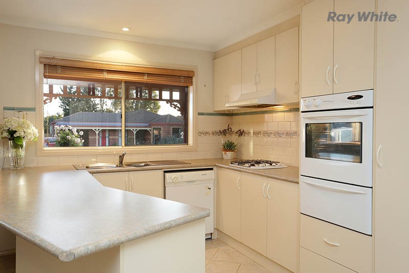 1 Oakwood Court, HILLSIDE, VIC 3037