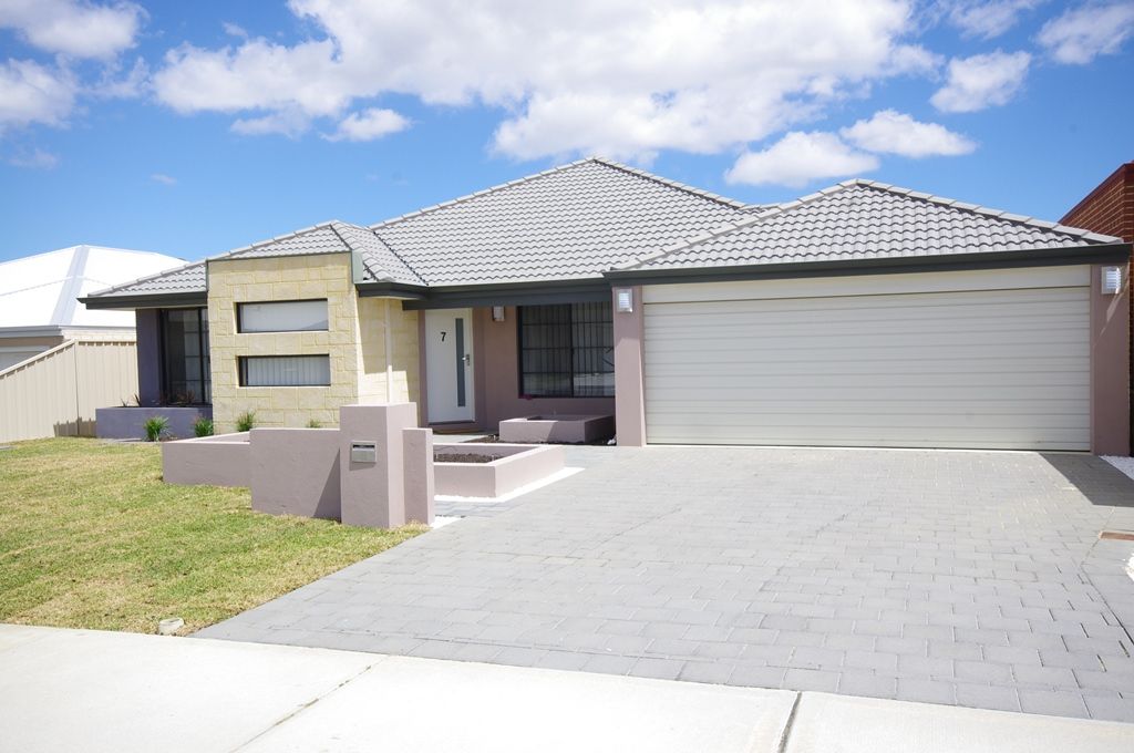 7 Hookstone Drive, LANDSDALE, WA 6065