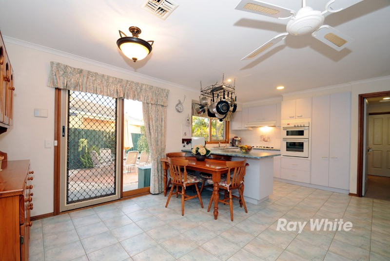 99 Lawless Drive, CRANBOURNE NORTH, VIC 3977