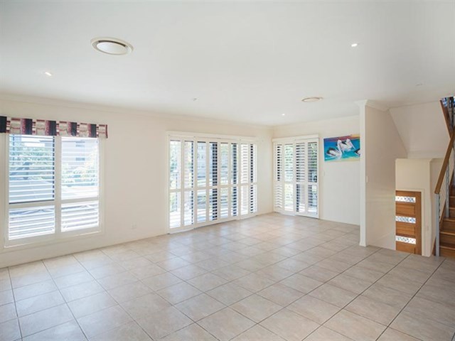 1/1 Oleander Avenue, BIGGERA WATERS, QLD 4216