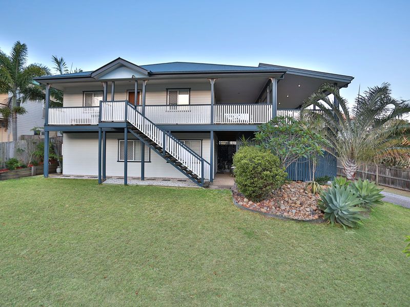 4 Glendore Court, EATONS HILL, QLD 4037