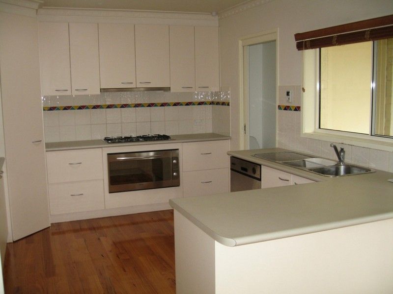 2/11 Therese Avenue, MOUNT WAVERLEY, VIC 3149