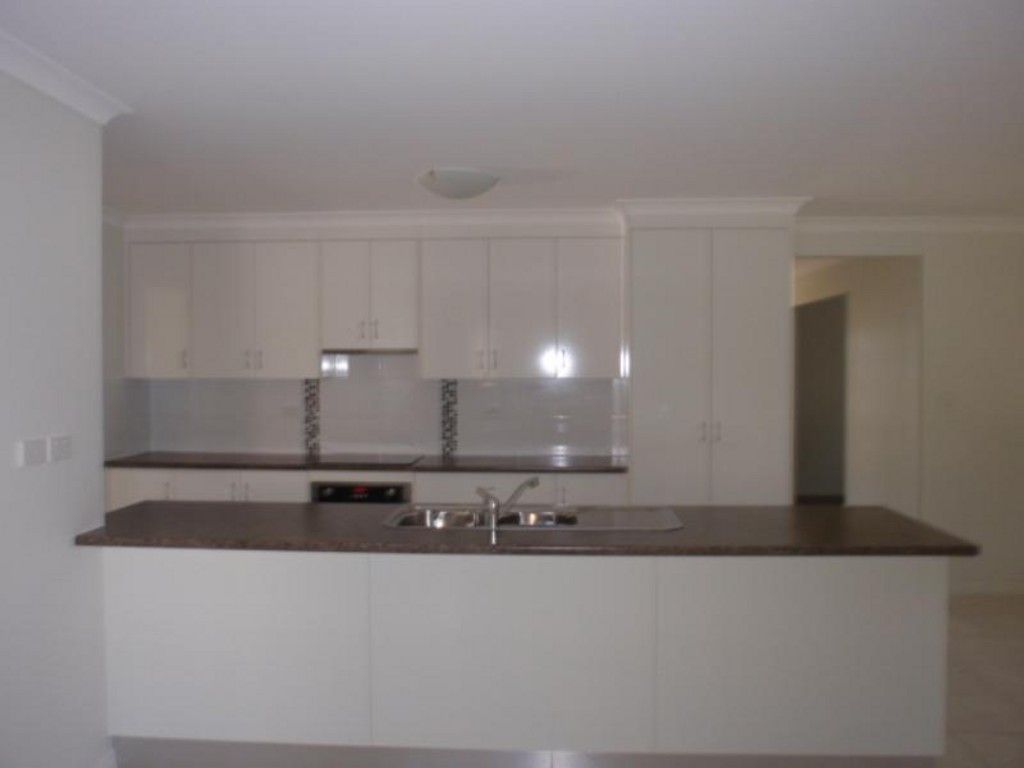 7 Berthun Street, EMERALD, QLD 4720