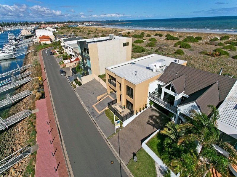 24 Gulf Point Drive, NORTH HAVEN, SA 5018
