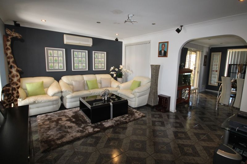 27 Tamworth Crescent, HOXTON PARK, NSW 2171