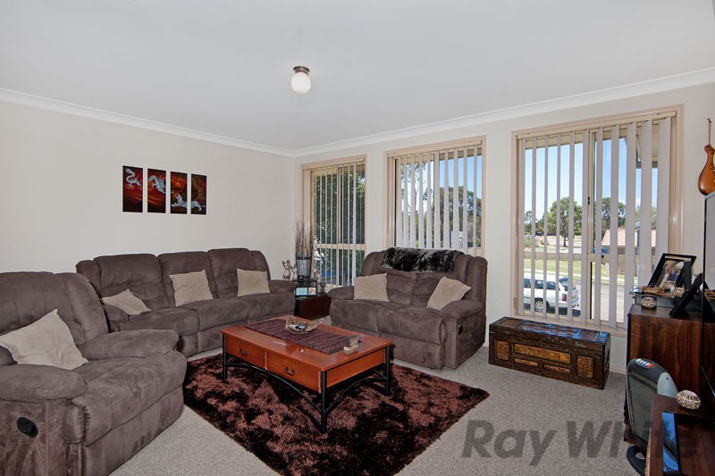 17 Colorado Drive, BLUE HAVEN, NSW 2262