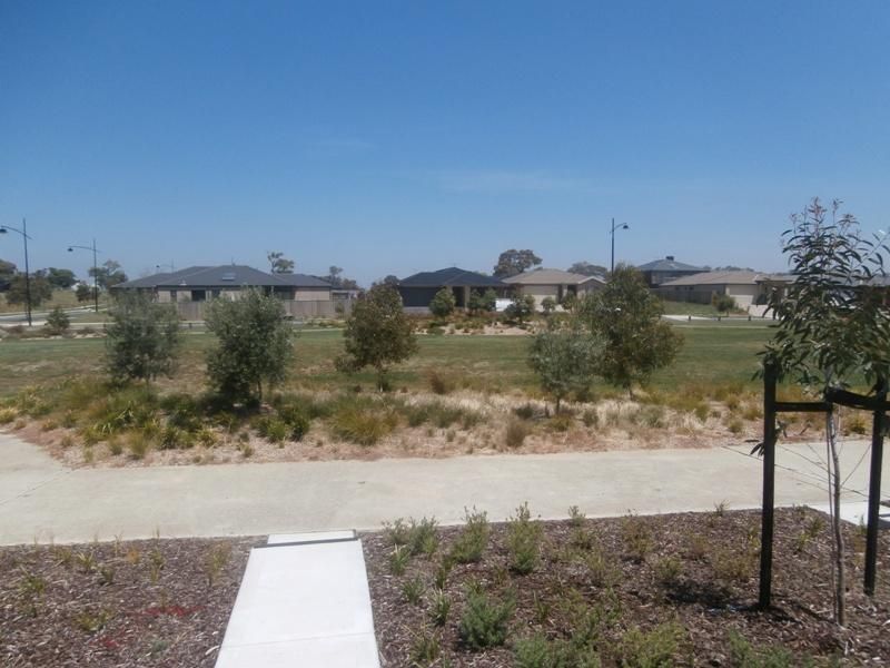 12 LUCCA Way, MERNDA, VIC 3754
