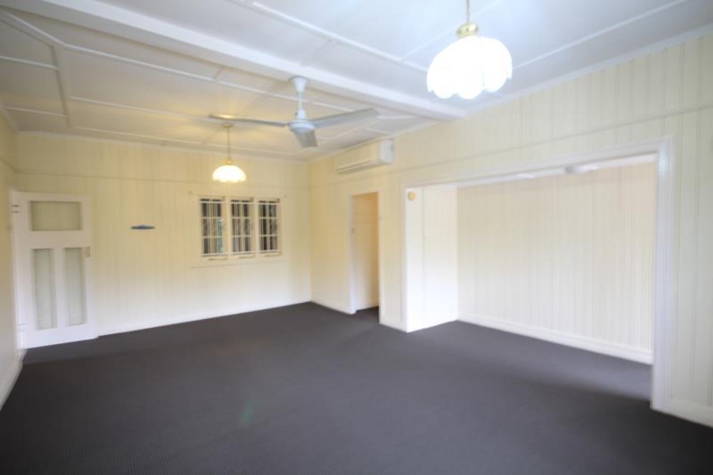 1133 Logan Road, HOLLAND PARK, QLD 4121