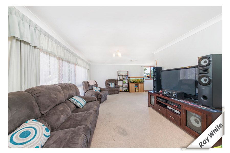 16 Hirschfeld Crescent, MACGREGOR, ACT 2615