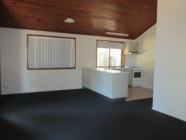 18 Poinsettia Avenue, MOOLOOLABA, QLD 4557