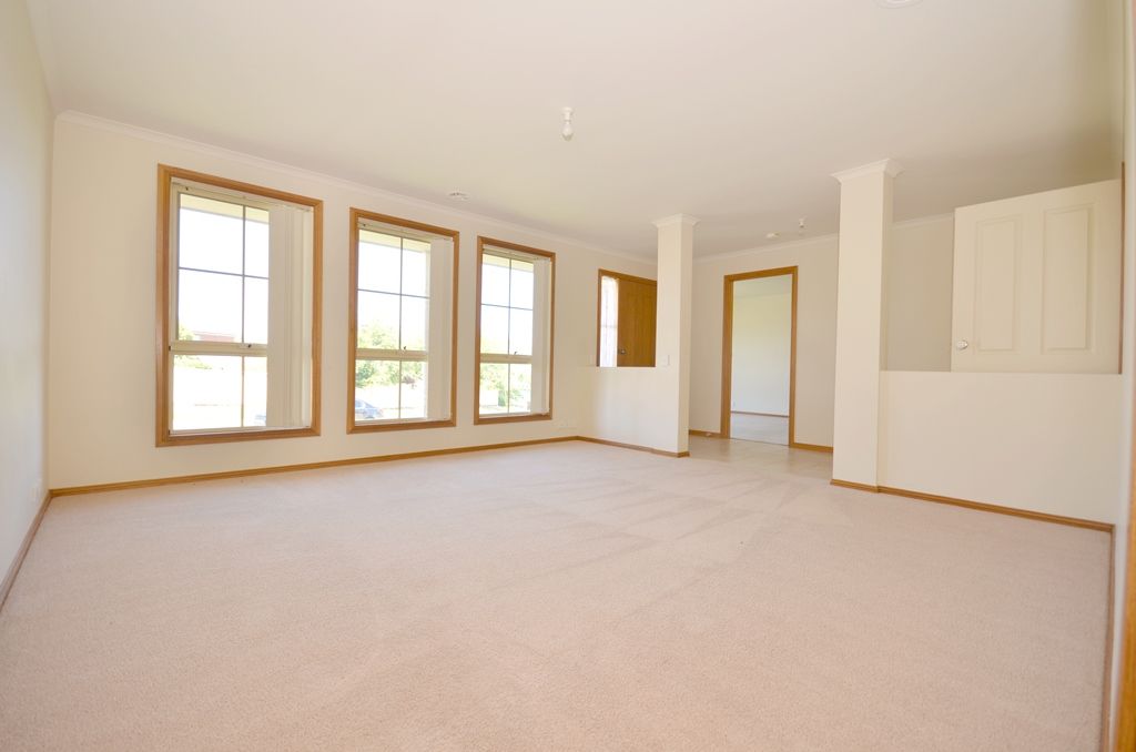 2 Mayfair Court, MOUNT HELEN, VIC 3350