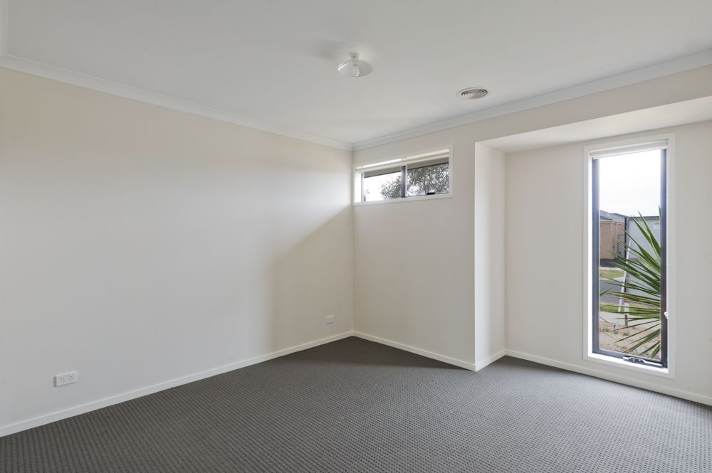 16 Fantail Way, BROOKFIELD, VIC 3338