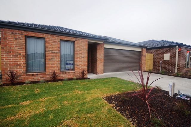 111 Henry Road, PAKENHAM, VIC 3810