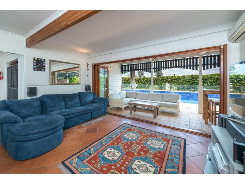 8 Alexandra Street, Bardon, QLD 4065