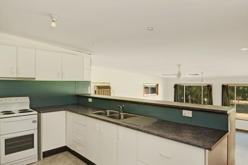 6 Rhodes Parade, WINDERMERE PARK, NSW 2264