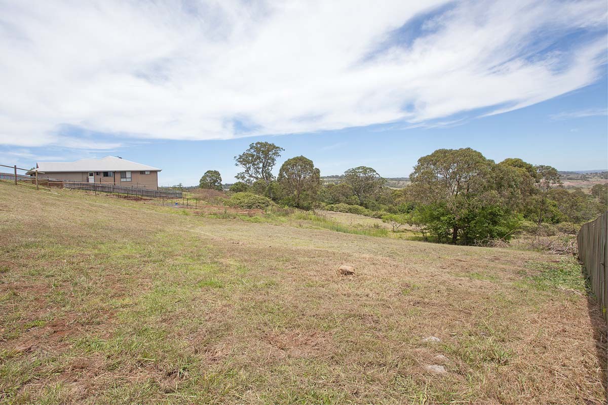 5 McShane Drive, Mount Kynoch, QLD 4350
