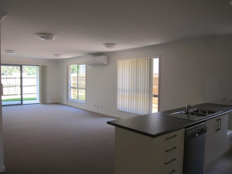 8 Hallvard Crescent, Augustine Heights, QLD 4300