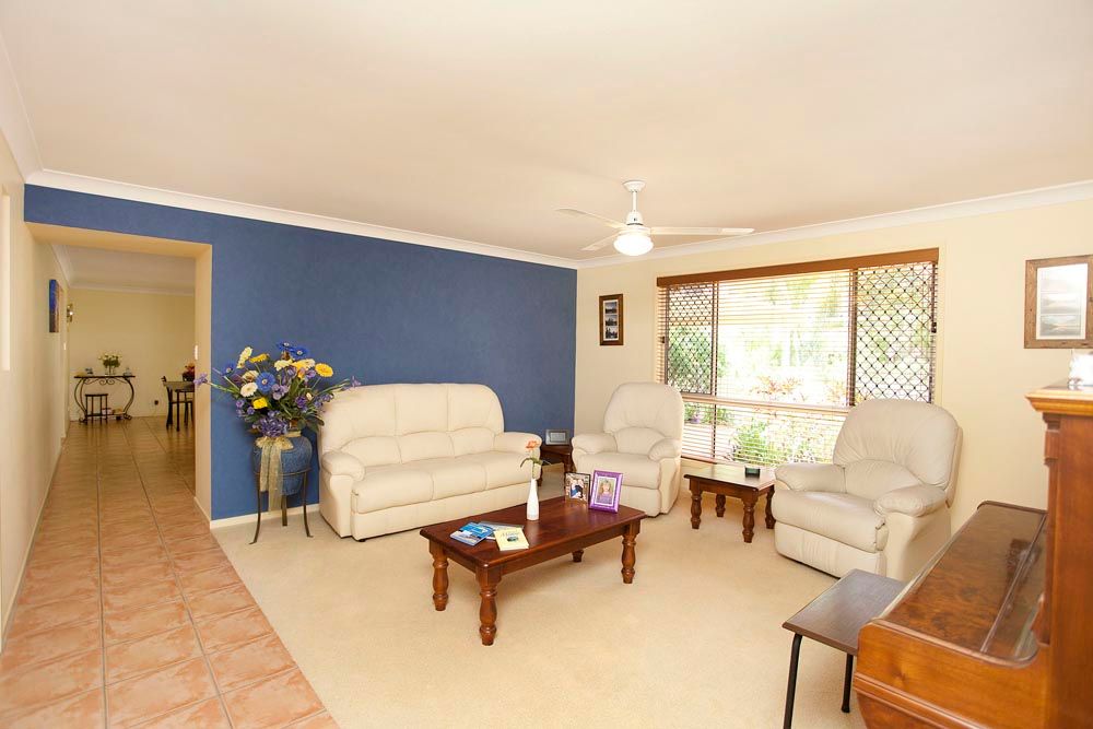 27 St Andrew Place, WISHART, QLD 4122